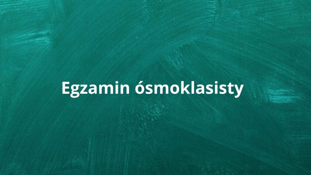 Napis "Egzamin ósmoklasisty" na tle przypominającym szkolną tablicę